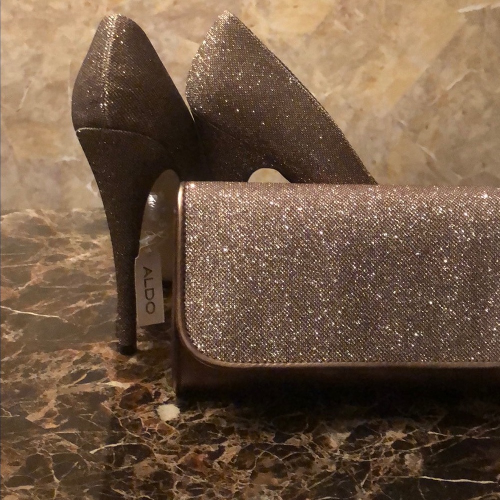 Dressy Gold Shimmer Platform Pumps & Matching Bag